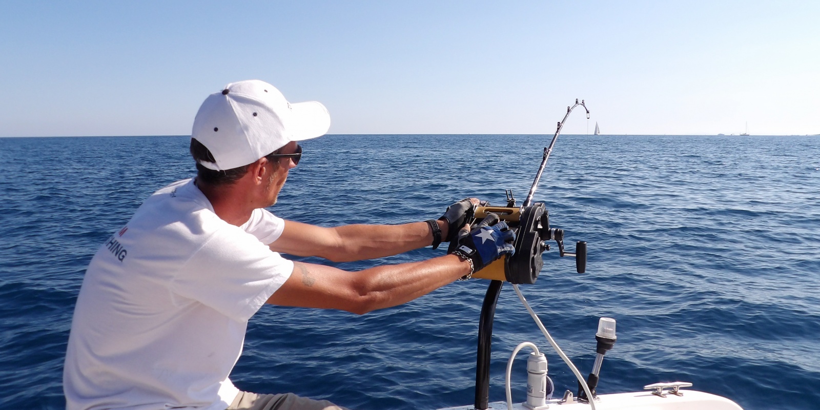 Le moniteur guide de pêche Fabien Harbers utilise un moulinet électrique XL 611 Digital Kristal Fishing