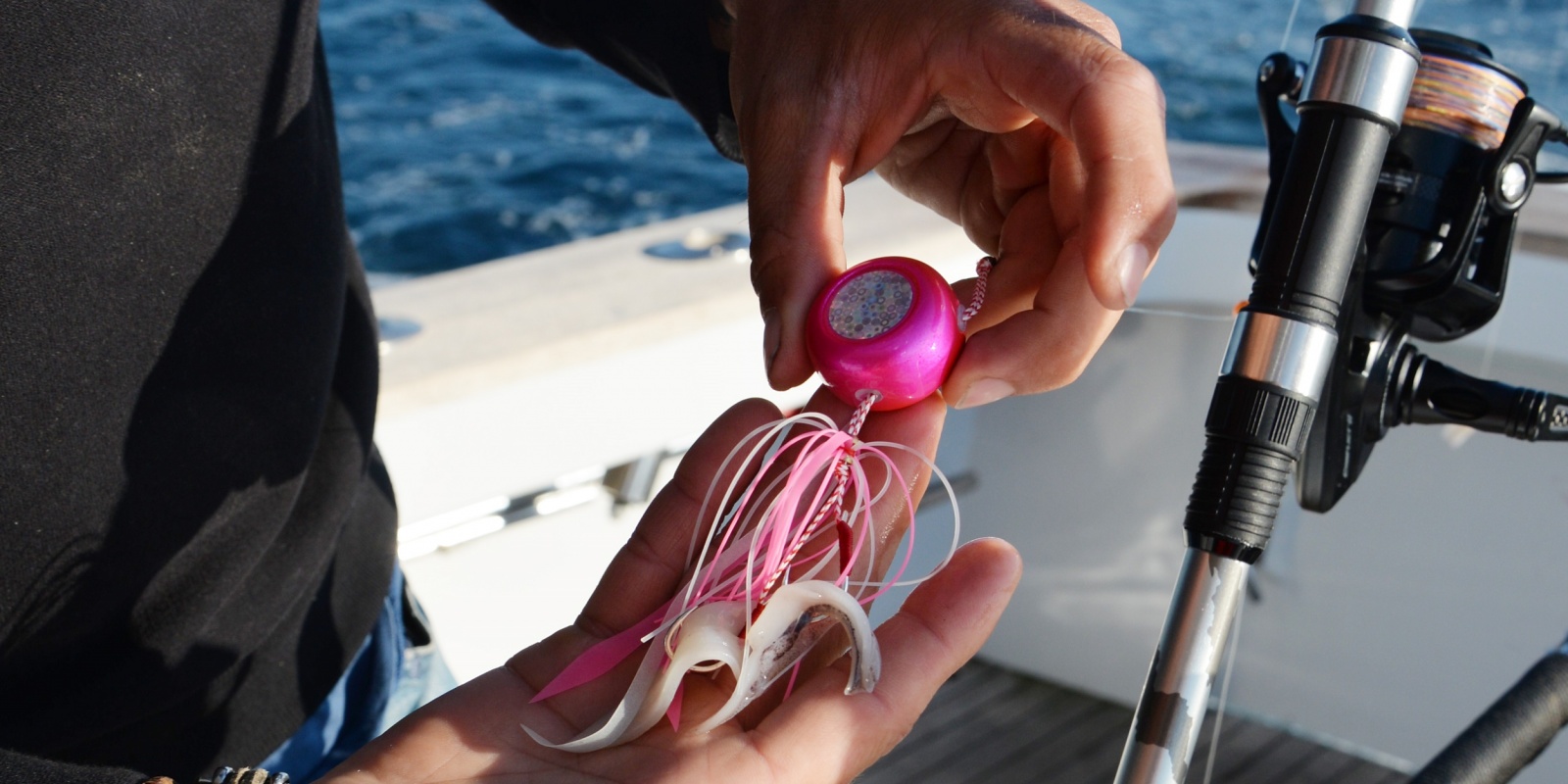 lanières de calamar eschées sur un Hinata Kab Explorer Tackle
