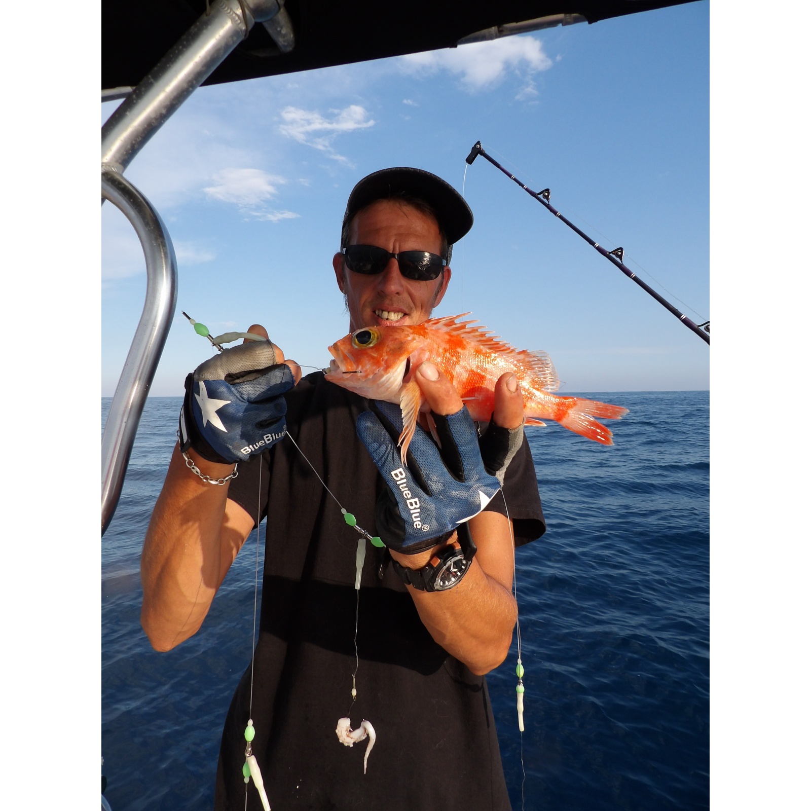 Fabien et un des nombreux sébastes pris ce jour là en en pêche profonde