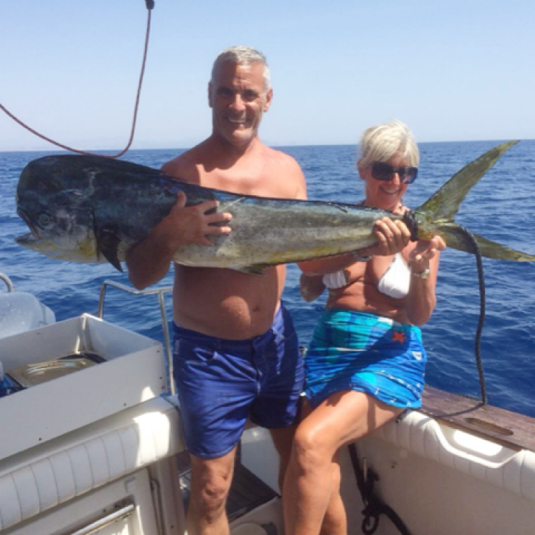 Superbe coryphène de 15 kg prise au broumé par Christian face à Sausset les Pins (donc face au magasin Top Fishing). Une prise vraiment exceptionnelle ! 