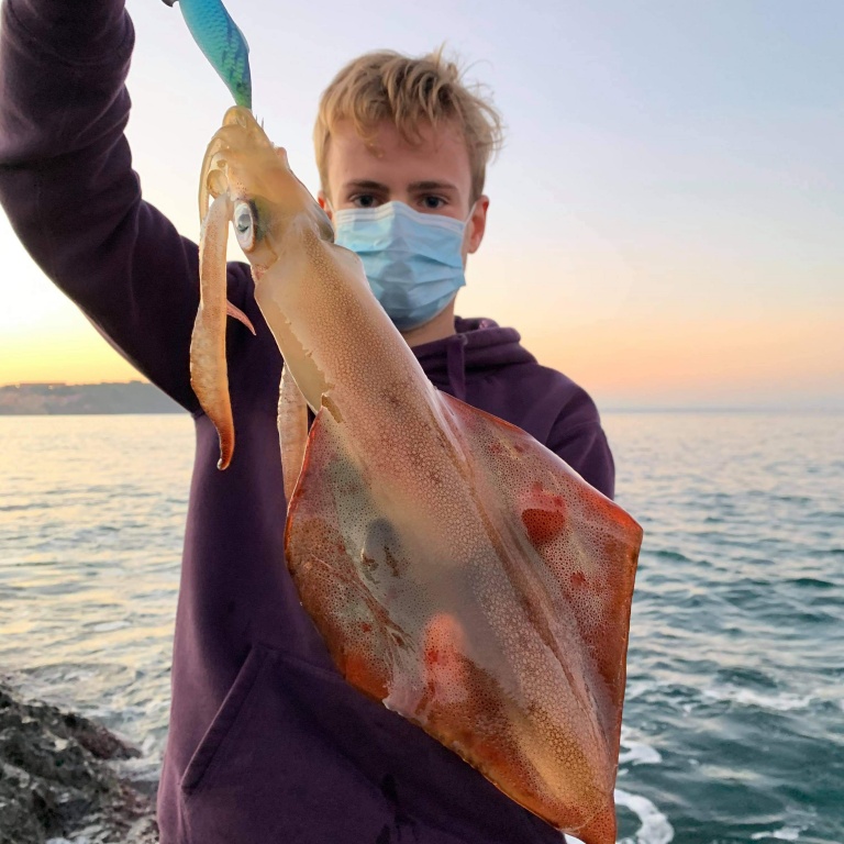 Du bord, pouvoir toucher les céphalopodes à de plus grandes distances grâce à l’Aurie-Q Long Cast à offre de nouvelles possibilités de pêche !