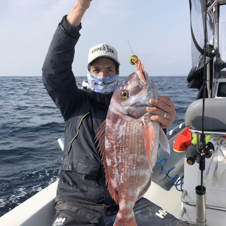 Magnifique pagre de 3,5 kg  pris au madaï jig par Fabien Harbers avec l’Amazing Top fishing !