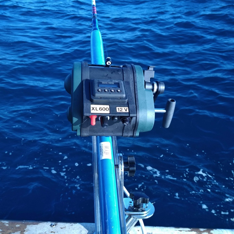 Le XL 600 en pleine action sur le bateau du moniteur guide de pêche Fabien Harbers