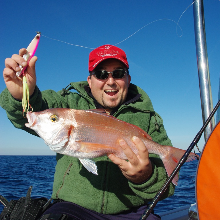 Beau pageot pris avec un inchiku de 200 g à 60 m de profondeur