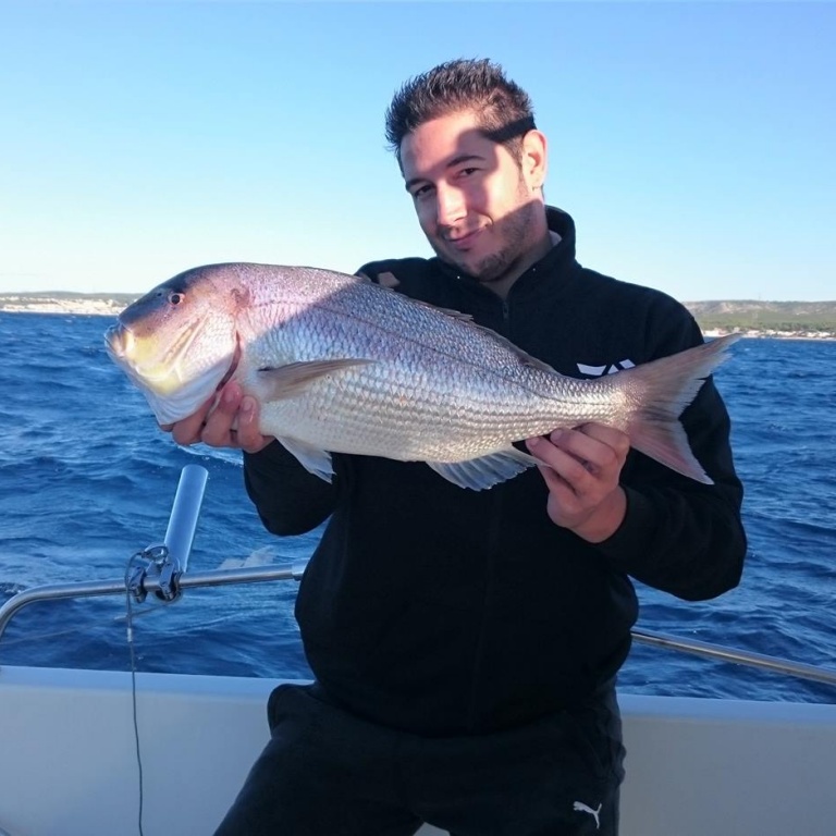 Bruno, votre conseiller Top Fishing, ici avec un beau denti Bruno, votre conseiller Top Fishing, ici avec un beau denti