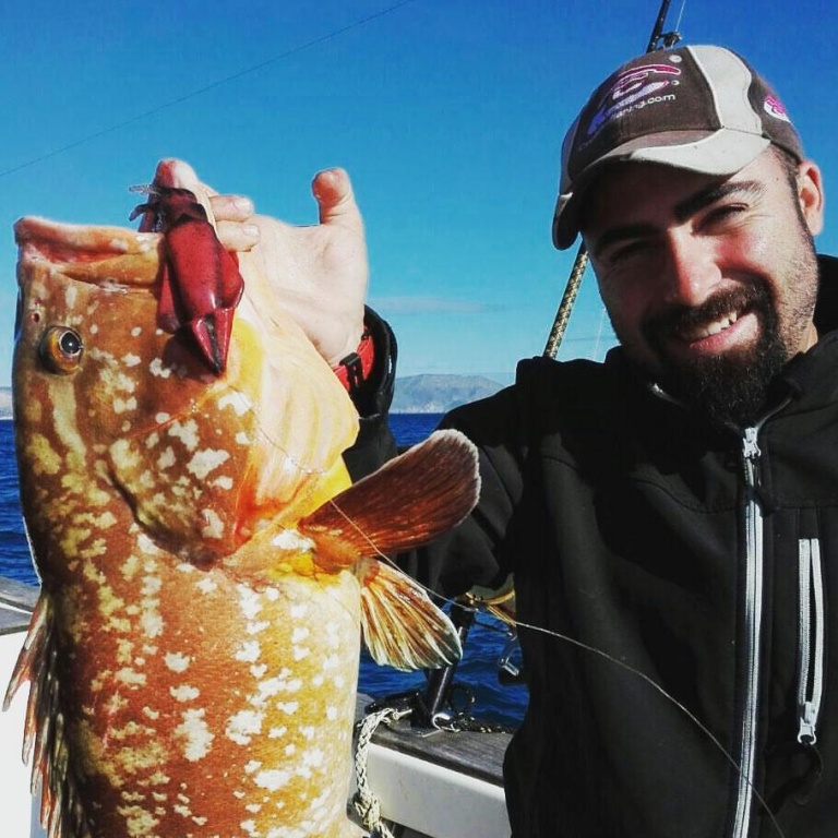 Joli mérou attrapé au Kraken à Melilla par la Team Bull Shark Joli mérou attrapé au Kraken à Melilla par la Team Bull Shark