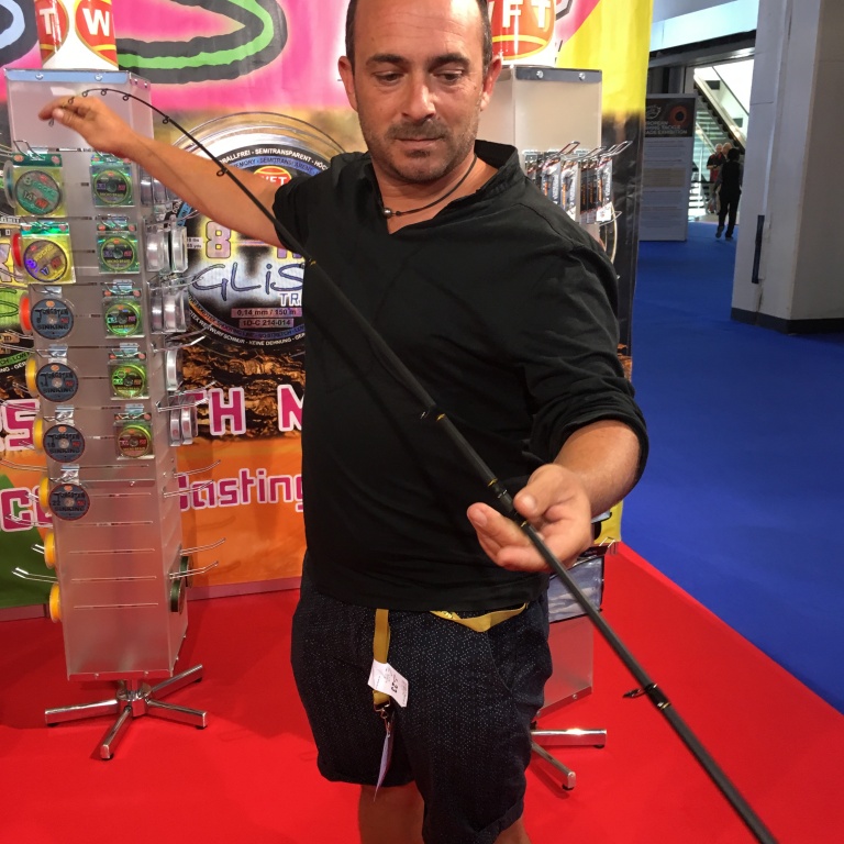 Jérôme avec sa canne Penzill préférée (pour la pêche Tenya) Jérôme avec sa canne Penzill préférée (pour la pêche Tenya)