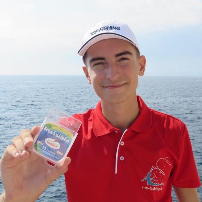 Lucas de la team top Fishing qui teste le nouveau fluoro Top Sea dispo en 22/40/45 et 50 centièmes Lucas de la team top Fishing qui teste le nouveau fluoro Top Sea dispo en 22/40/45 et 50 centièmes