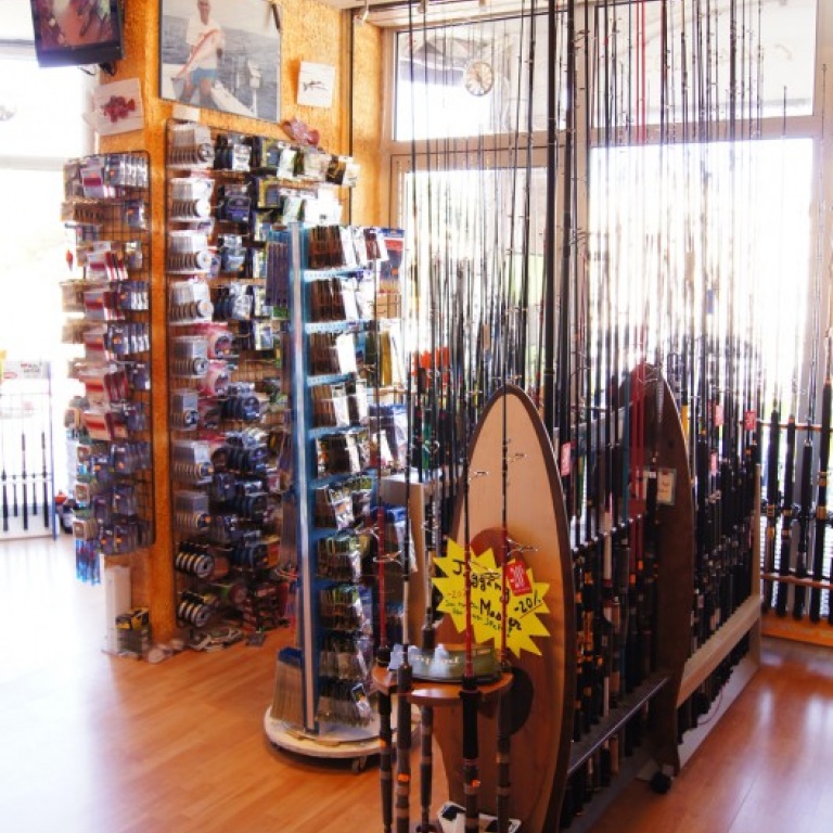 Le magasin Top Fishing de Sausset-les-Pins avant son réaménagement en 2013 Le magasin Top Fishing de Sausset-les-Pins avant son réaménagement en 2013