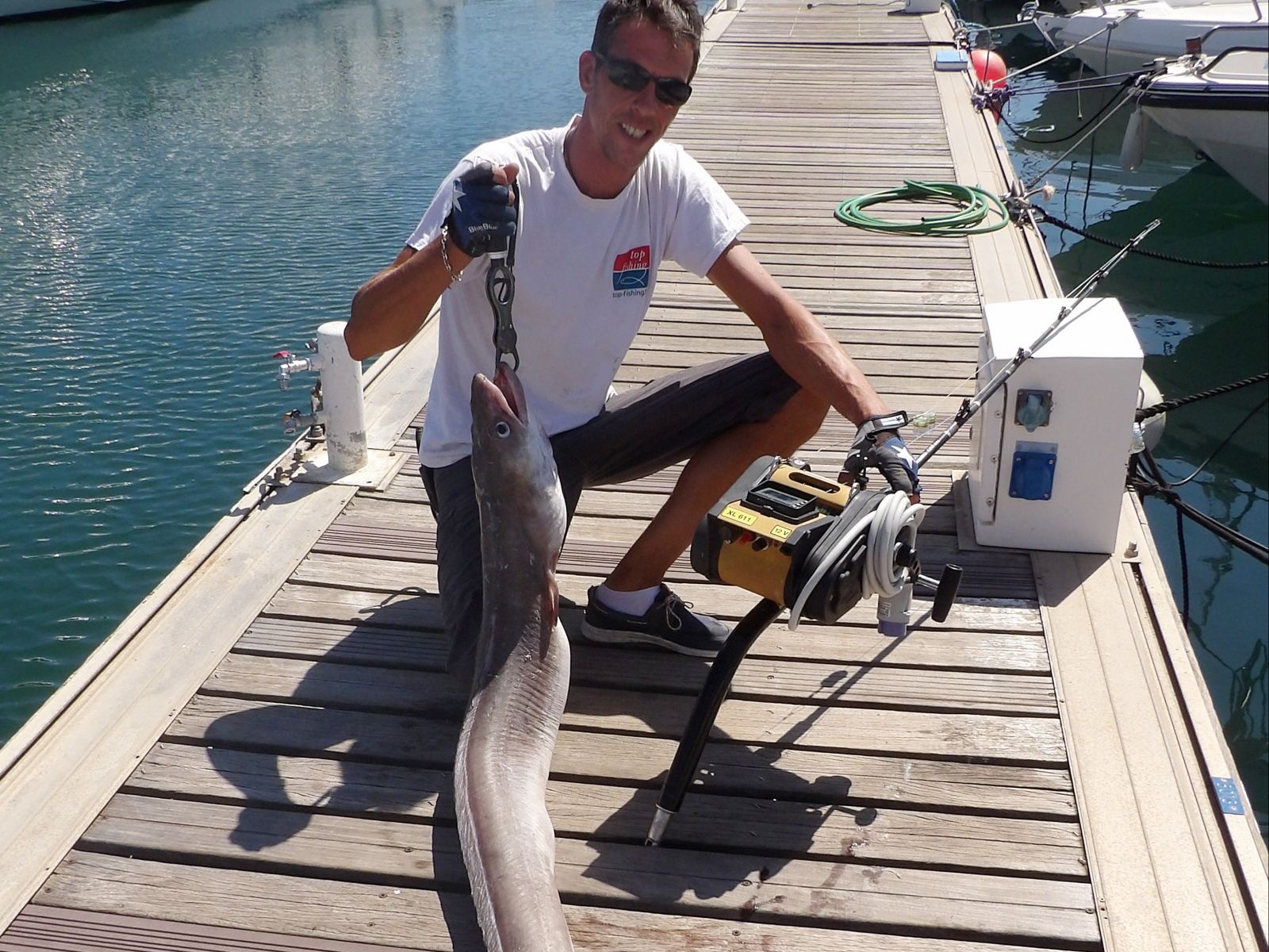 Ce congre de grands fonds pris par Fabien Harbers avec le moulinet XL 611 Kristal Fishing fait prés de 2 m. Il faut savoir que cette espèce peut atteindre 3 m pour prés de 110 kg !