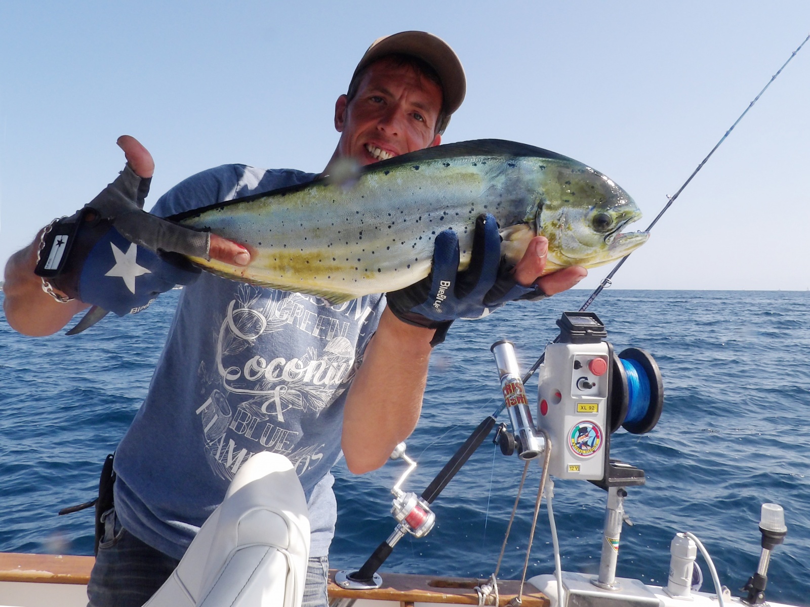 Fabien Harbers avec une coryphène prise au downrigger Kristal Fishing