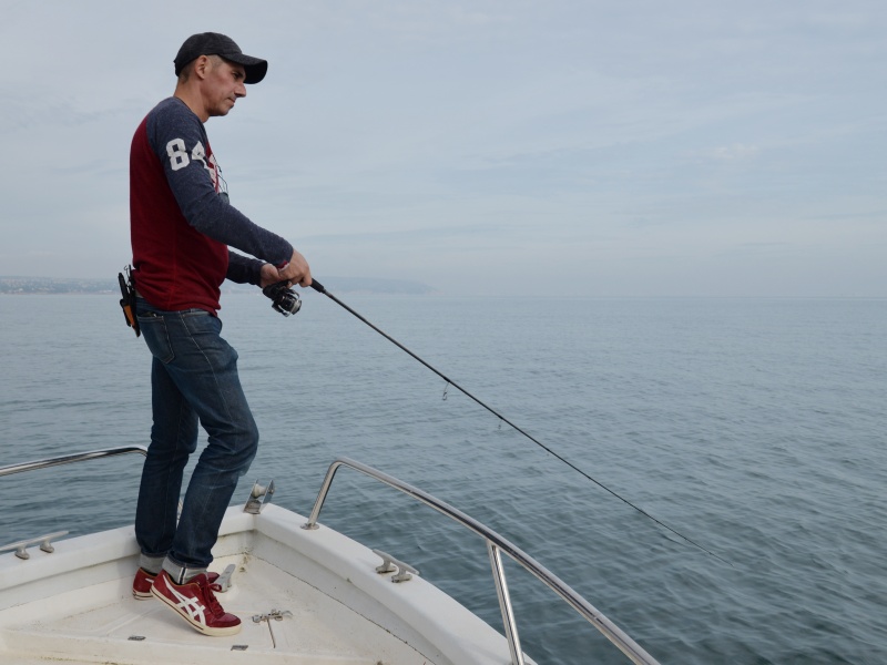Contrairement à un casting jig, un jig minnow peut être manié de multiples façons Contrairement à un casting jig, un jig minnow peut être manié de multiples façons