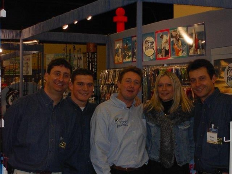 L'équipe Top-Fishing au salon nautique de Paris (1999). L'équipe Top-Fishing au salon nautique de Paris (1999).
