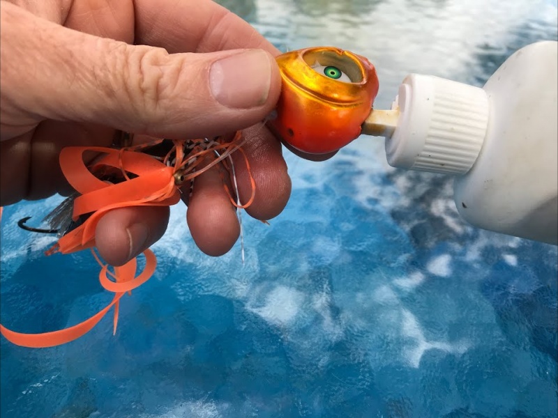 Il est possible de rajouter de l’attractant dans une cavité spéciale du Grumpy Fish Glowbite Il est possible de rajouter de l’attractant dans une cavité spéciale du Grumpy Fish Glowbite