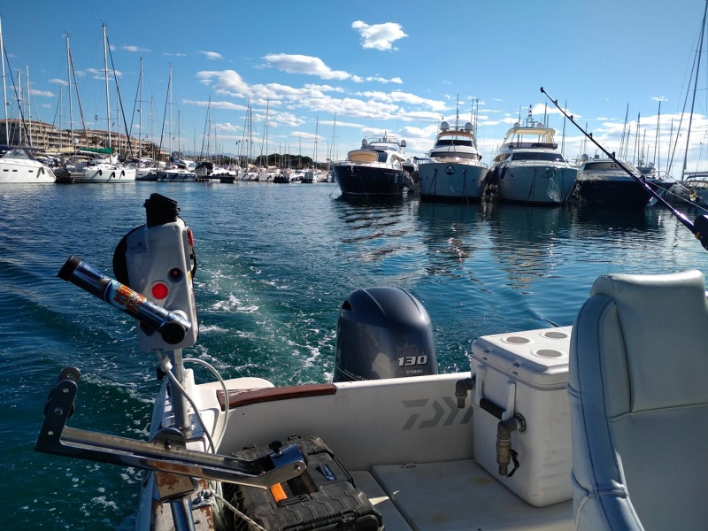 Fabien Harbers, moniteur-guide de pêche avait son bateau sur le Port Vauban, pour faire des démonstrations et même des sorties pour les clients les plus intéressés.