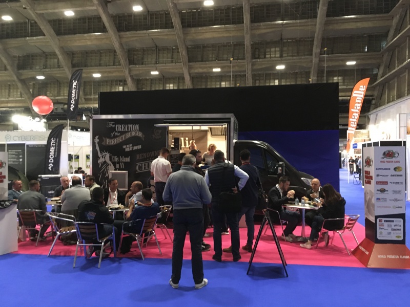 Un food-truck au beau milieu du salon, délicieux en plus ! Un food-truck au beau milieu du salon, délicieux en plus !