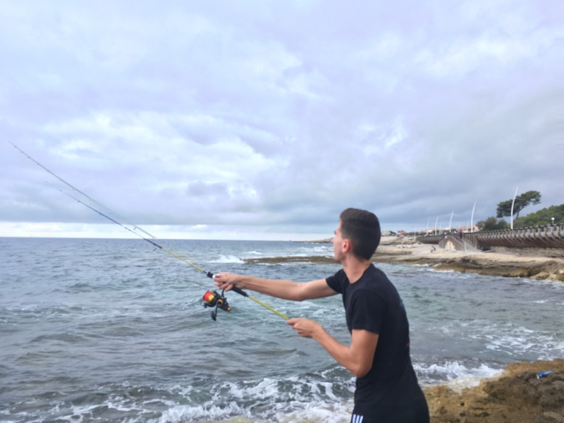 Très polyvalente, cette canne de 2m05 peut être utilisée du bord ou en bateau