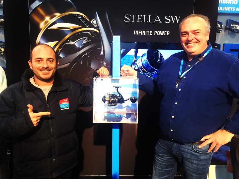 Quand il n'est pas à la pêche, notre Jérôme arpente les salons de pêche à la recherche de matériel adapté aux besoins de la saison : ici à Clermond-Ferrand avec le nouveau Stella SW 2019 Quand il n'est pas à la pêche, notre Jérôme arpente les salons de pêche à la recherche de matériel adapté aux besoins de la saison : ici à Clermond-Ferrand avec le nouveau Stella SW 2019