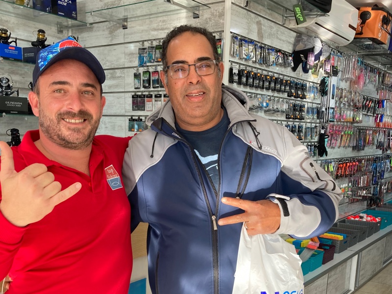 Jérôme avec le récent champion du monde de Surfcasting Jérôme avec le récent champion du monde de Surfcasting