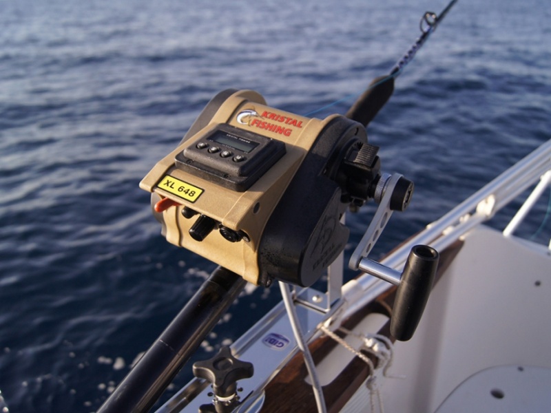 Le moulinet Kristal Fishing XL 648 en pêche (avec manivelle) Le moulinet Kristal Fishing XL 648 en pêche (avec manivelle)