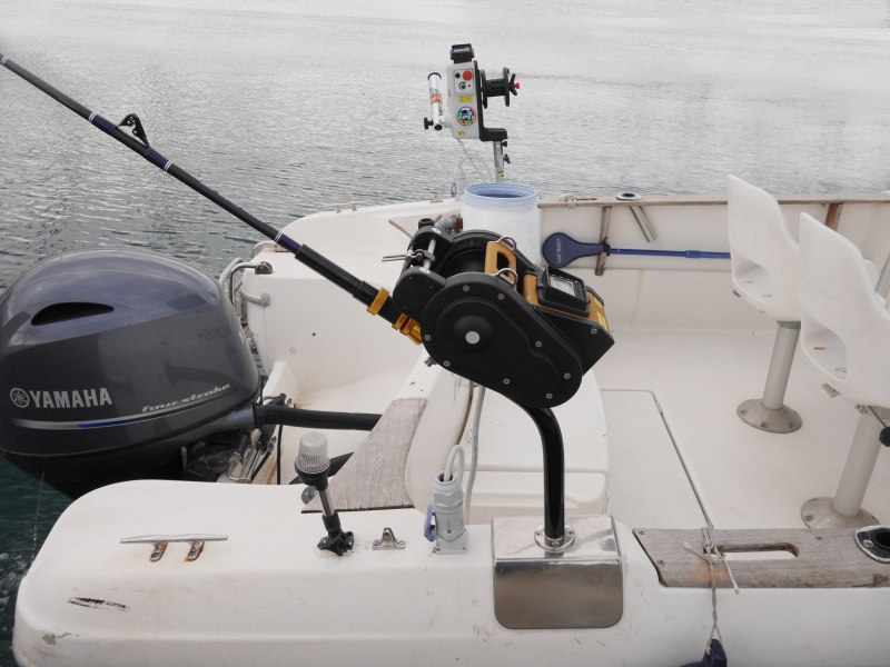 Le bateau du moniteur guide de pêche Fabien Harbers est équipé d’un treuil électrique XL 92 dont il utilise la fonction downrigger ainsi que d’un moulinet XL 611 digital pour les pêches en grandes profondeurs. Le bateau du moniteur guide de pêche Fabien Harbers est équipé d’un treuil électrique XL 92 dont il utilise la fonction downrigger ainsi que d’un moulinet XL 611 digital pour les pêches en grandes profondeurs.