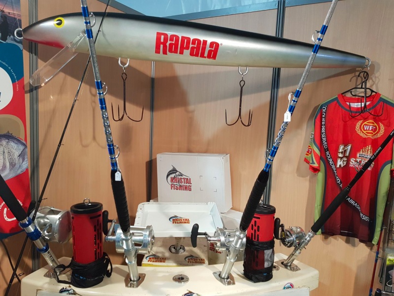 Salon de Solenzara, un leurre rapala géant, des Fish Pro, des ensembles de traîne Italcanna Salon de Solenzara, un leurre rapala géant, des Fish Pro, des ensembles de traîne Italcanna