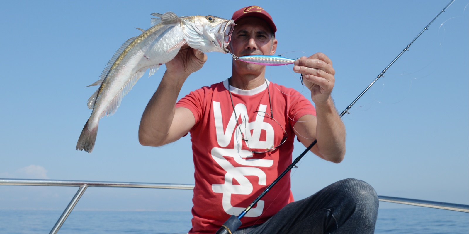 Merlu pris au slow jig par 140 m de fonds ! Merlu pris au slow jig par 140 m de fonds !