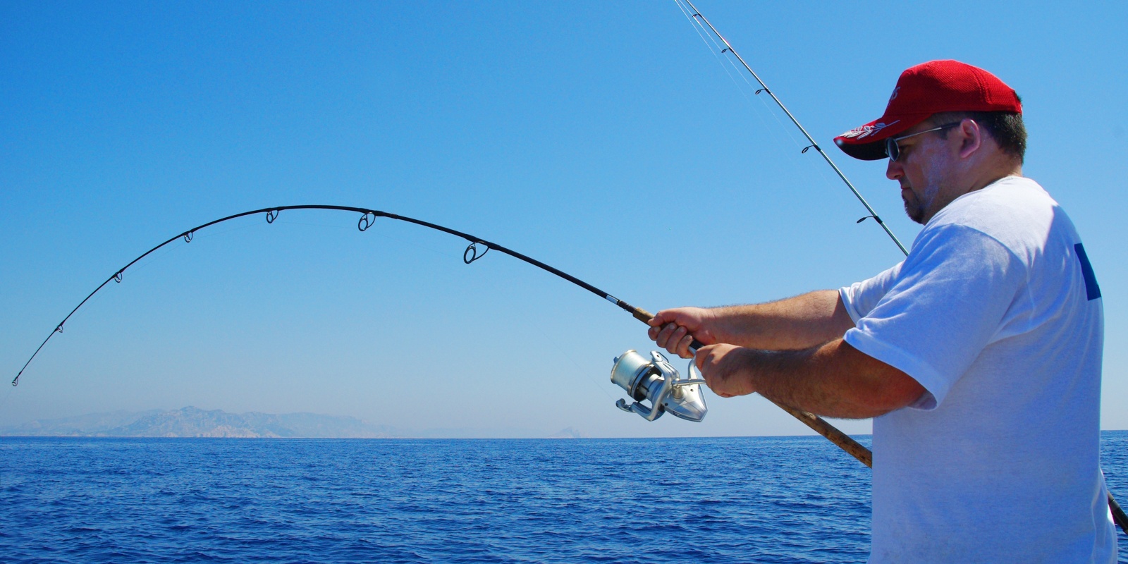 Comme sur cette photo, lorsqu’on utilise un assist hook, il suffit de fermer le pick up et de laisser la ligne se tendre pour que le poisson se ferre tout seul !