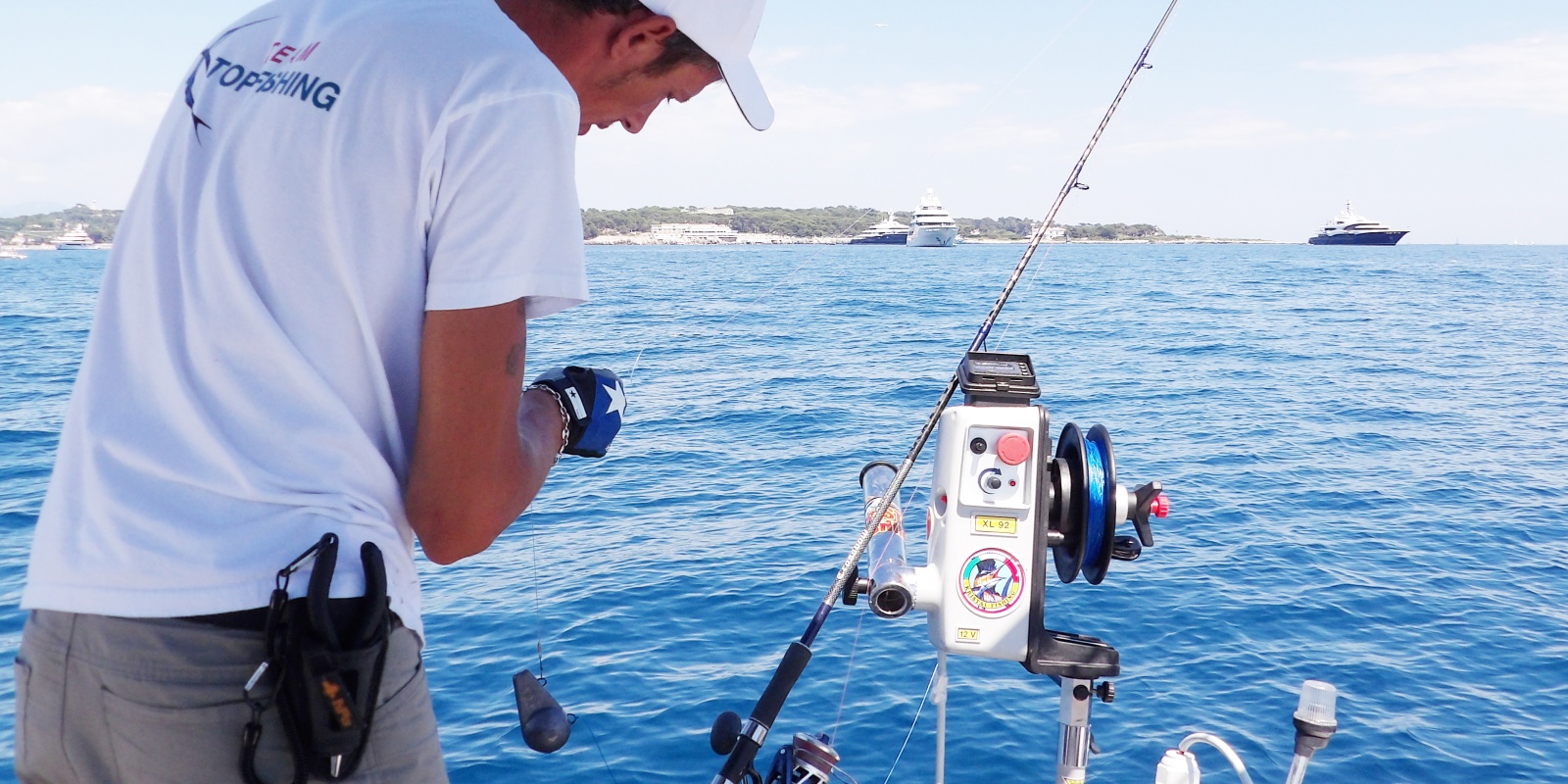 Le guide pêche fabien Harbers utilisant son treuil XL 92.