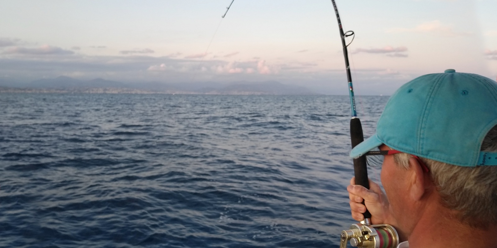 La technique du downrigger permet de combattre le poisson sans plomb et de pêcher plus light : plaisir garanti ! 