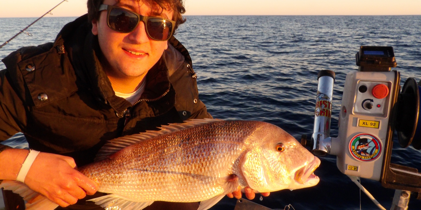 Superbe denti pris au downrigger par un stagiaire du moniteur guide de pêche Fabien Harbers