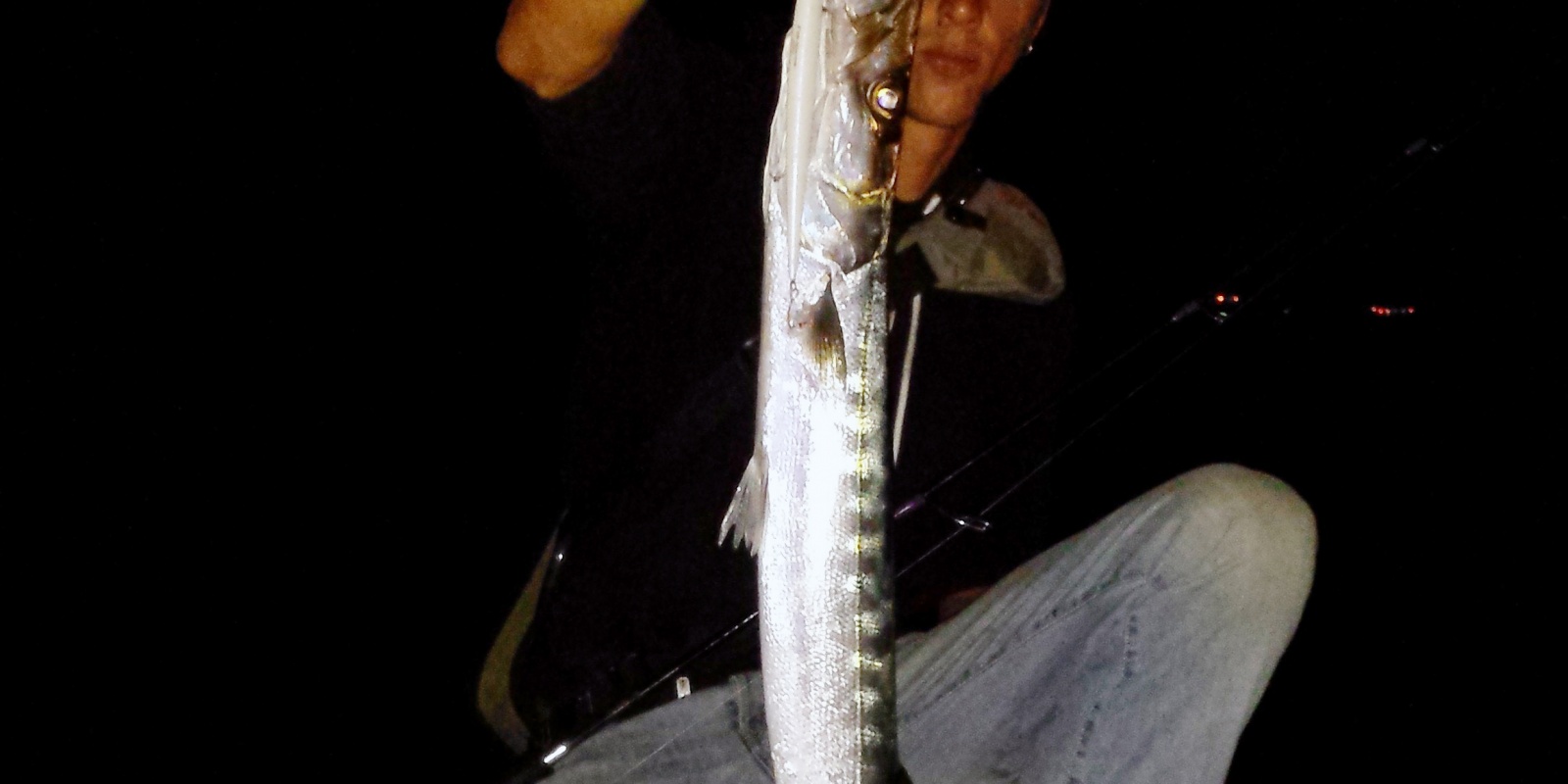 Beau barracuda pris par Fabien avec un Tide Minnow 175 blanc Beau barracuda pris par Fabien avec un Tide Minnow 175 blanc