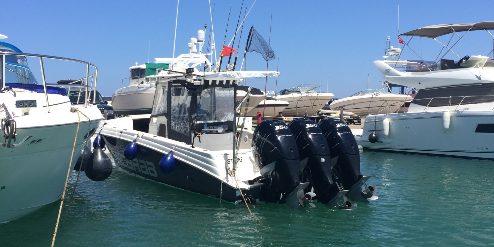 Un bateau très bien motorisé, ça mérite une petite journée de traîne ?