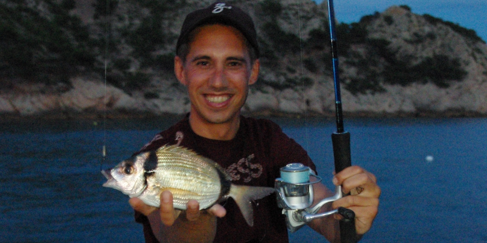 Le sar est un poisson courament touché en rockfishing Le sar est un poisson courament touché en rockfishing