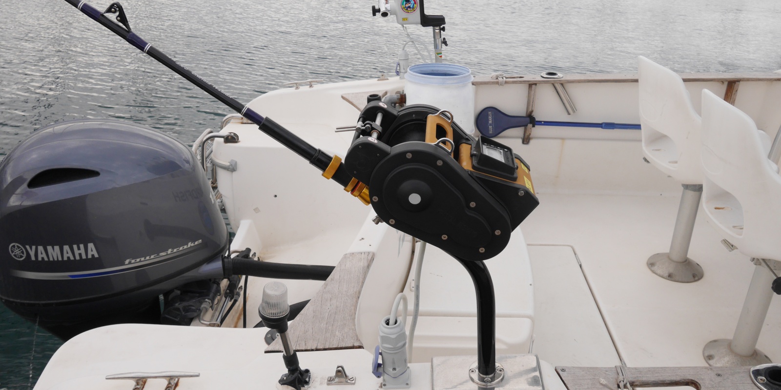 Le bateau du moniteur guide de pêche Fabien Harbers est équipé d’un treuil électrique XL 92 dont il utilise la fonction downrigger ainsi que d’un moulinet XL 611 digital pour les pêches en grandes profondeurs. Le bateau du moniteur guide de pêche Fabien Harbers est équipé d’un treuil électrique XL 92 dont il utilise la fonction downrigger ainsi que d’un moulinet XL 611 digital pour les pêches en grandes profondeurs.