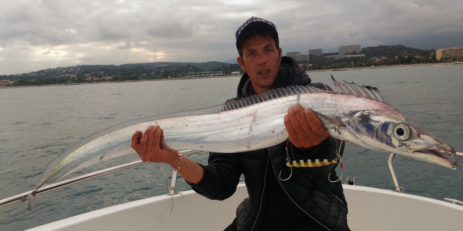 Magnifique sabre touché avec un slow jig Caprice Evergreen ! Magnifique sabre touché avec un slow jig Caprice Evergreen !
