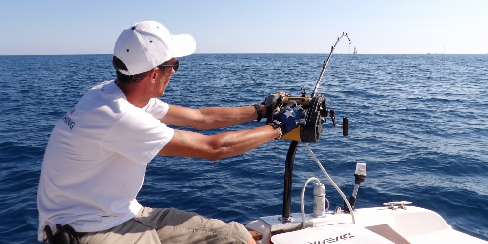 Fabien en train de remonter un beau poisson