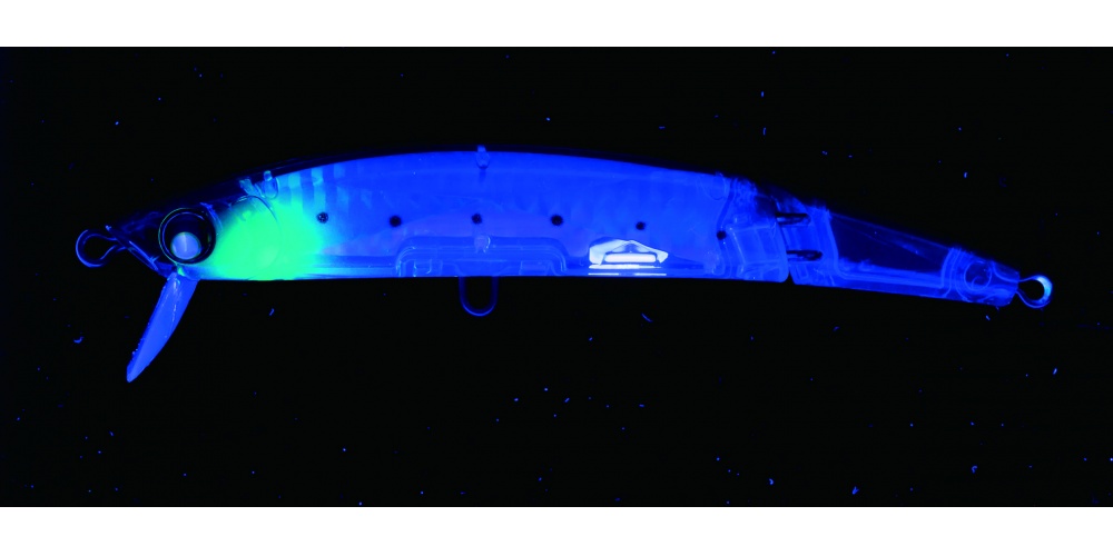Le corps du Crystal 3D Minnow SP Yo-Zuri est traité UV et il dispose d’un point d’attaque que le poisson va cibler Le corps du Crystal 3D Minnow SP Yo-Zuri est traité UV et il dispose d’un point d’attaque que le poisson va cibler