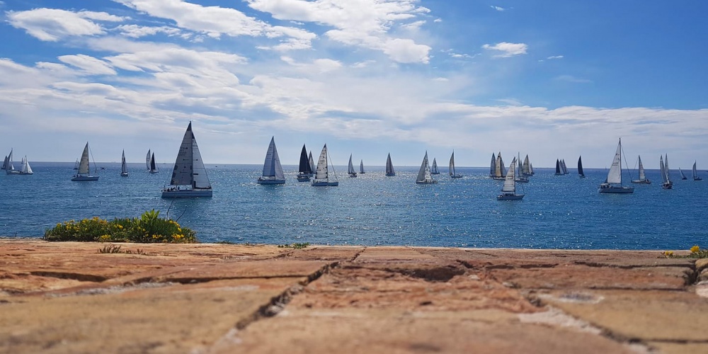 Décor d'exception, le Port Vauban accueille de superbes régates