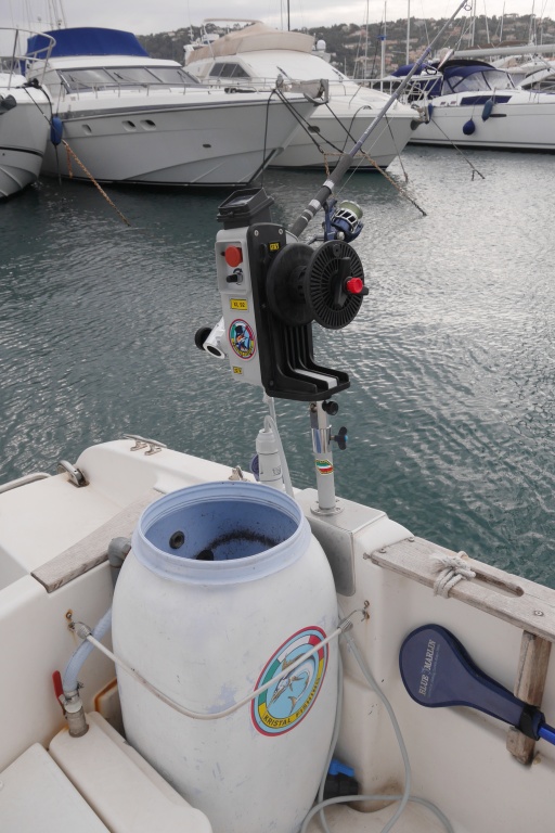 Fabien dispose d'un vivier situé juste à coté de son downrigger XL 92 Kristal Fishing Fabien dispose d'un vivier situé juste à coté de son downrigger XL 92 Kristal Fishing