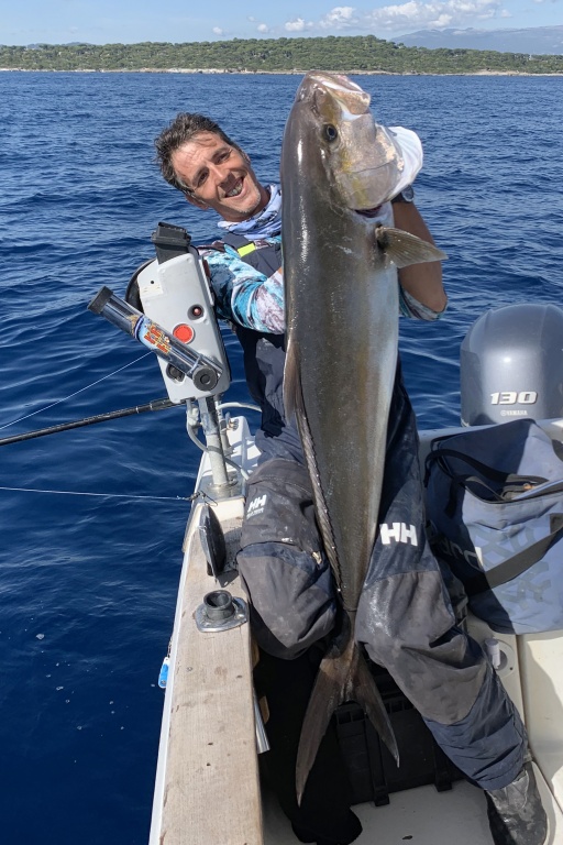 Fabien avec une magnifique sériole pris au downrigger Kristal Fishing