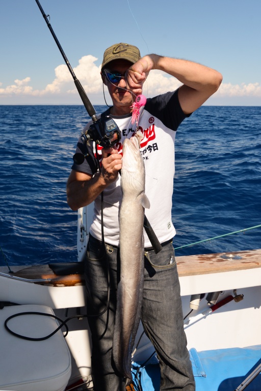 Même après la prise de poissons à mâchoire puissante tels que ce congre, le revêtement de l’Omega Slider Paragon est toujours intact ! Même après la prise de poissons à mâchoire puissante tels que ce congre, le revêtement de l’Omega Slider Paragon est toujours intact !