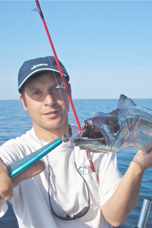 André Pontet ancien commercial TF avec un sabre