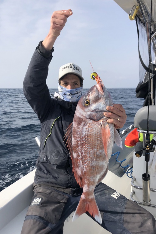 Magnifique pagre de 3,5 kg  pris au madaï jig par Fabien Harbers avec l’Amazing Top fishing !