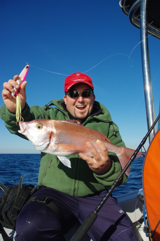 Beau pageot pris avec un inchiku de 200 g à 60 m de profondeur