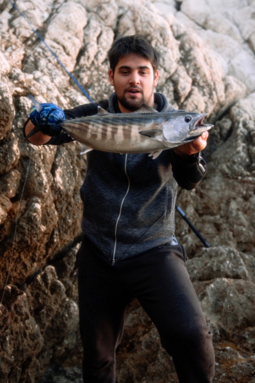 La canne Weapons Top Fishing est excellente pour la technique du shore jigging ! La canne Weapons Top Fishing est excellente pour la technique du shore jigging !