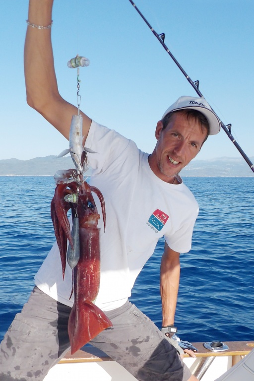 La pêche des calamars rouges en grandes profondeurs fonctionne aussi bien en été qu’en hiver ! La pêche des calamars rouges en grandes profondeurs fonctionne aussi bien en été qu’en hiver !
