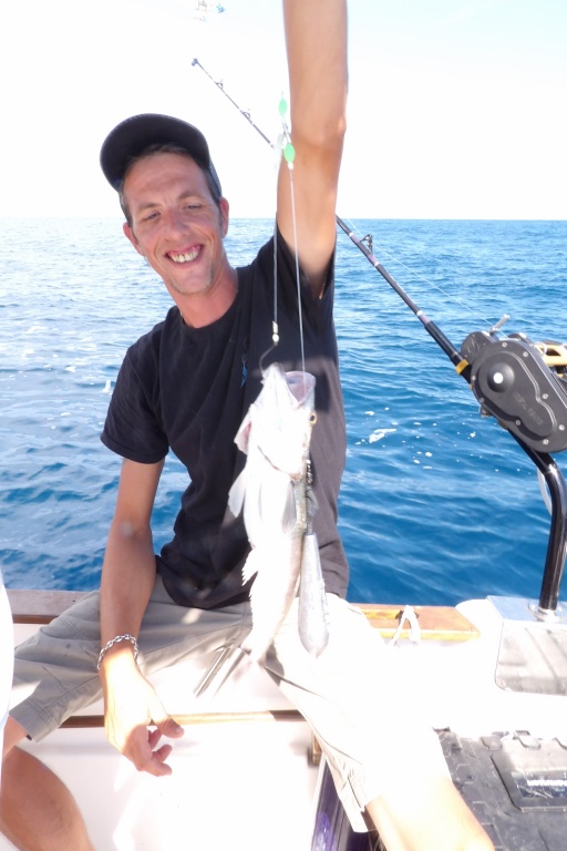Fabien et un merlu pêché par prés de 300 m de fonds Fabien et un merlu pêché par prés de 300 m de fonds
