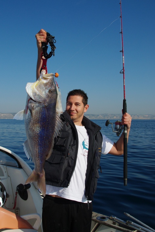 Bruno fût l'un des grands partisans de la pêche au Fireball en mer, en photo ici avec un denti