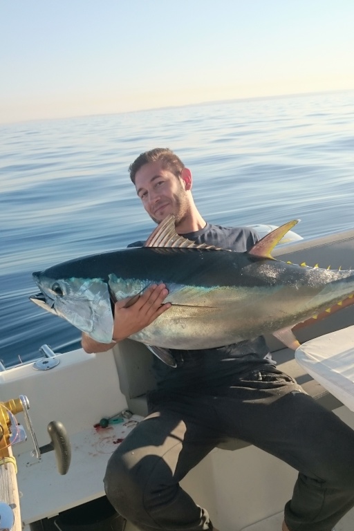 Bruno, cotre conseiller Top Fishing, avec un joli bébé Bruno, cotre conseiller Top Fishing, avec un joli bébé